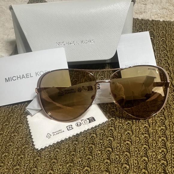 Authentic Michael Kors MK5004 Chelsea Aviator Sunglasses Rose Gold / Mirror - Picture 1 of 14
